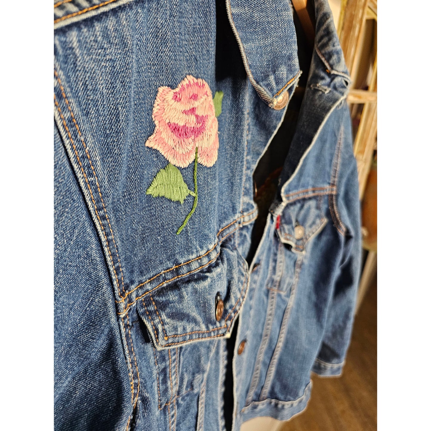 Vintage LEVIS Denim Jacket 1971 with embroidery Ladies size S/M