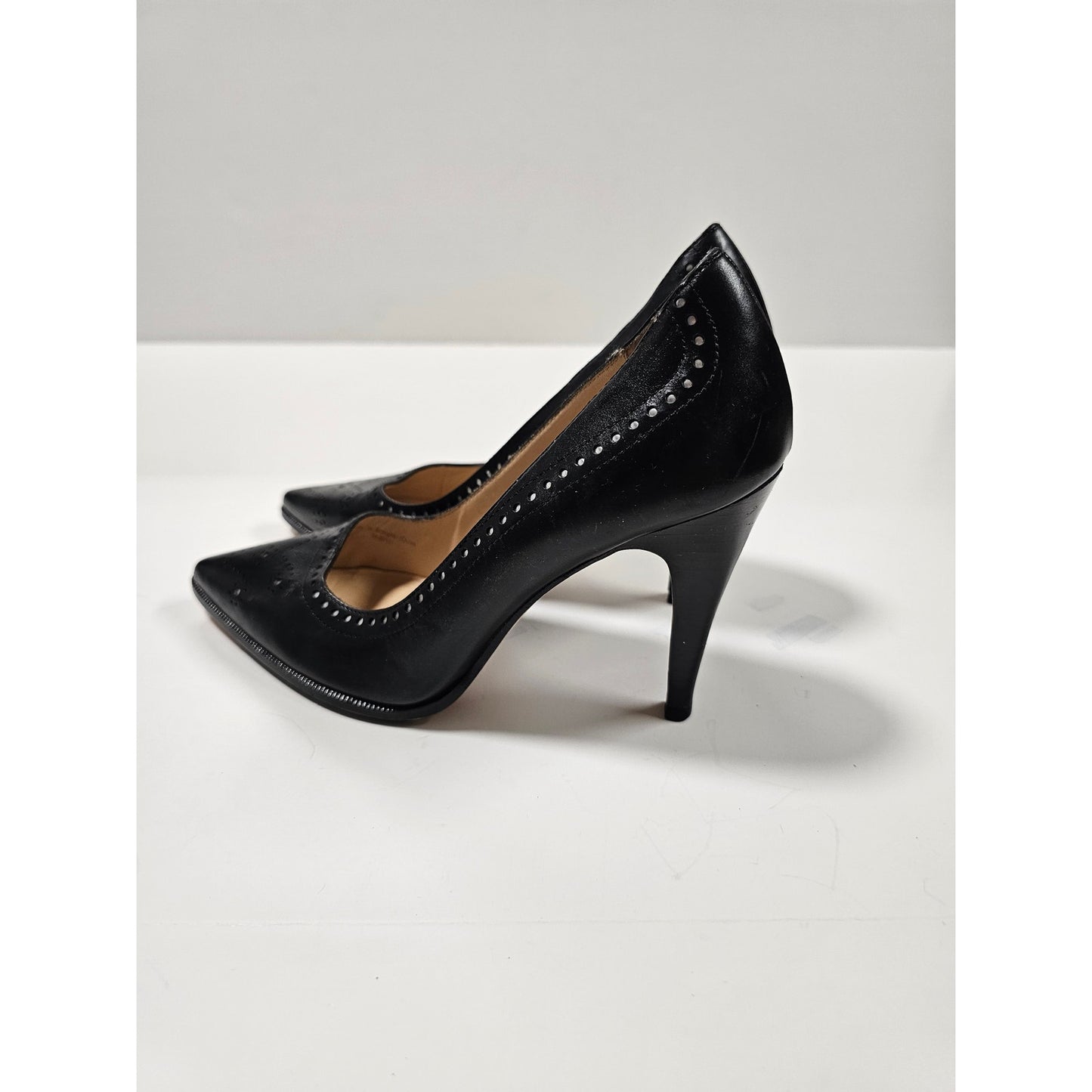 NWOB Johnston & Murphy Black Leather Heels Ladies size 6.5