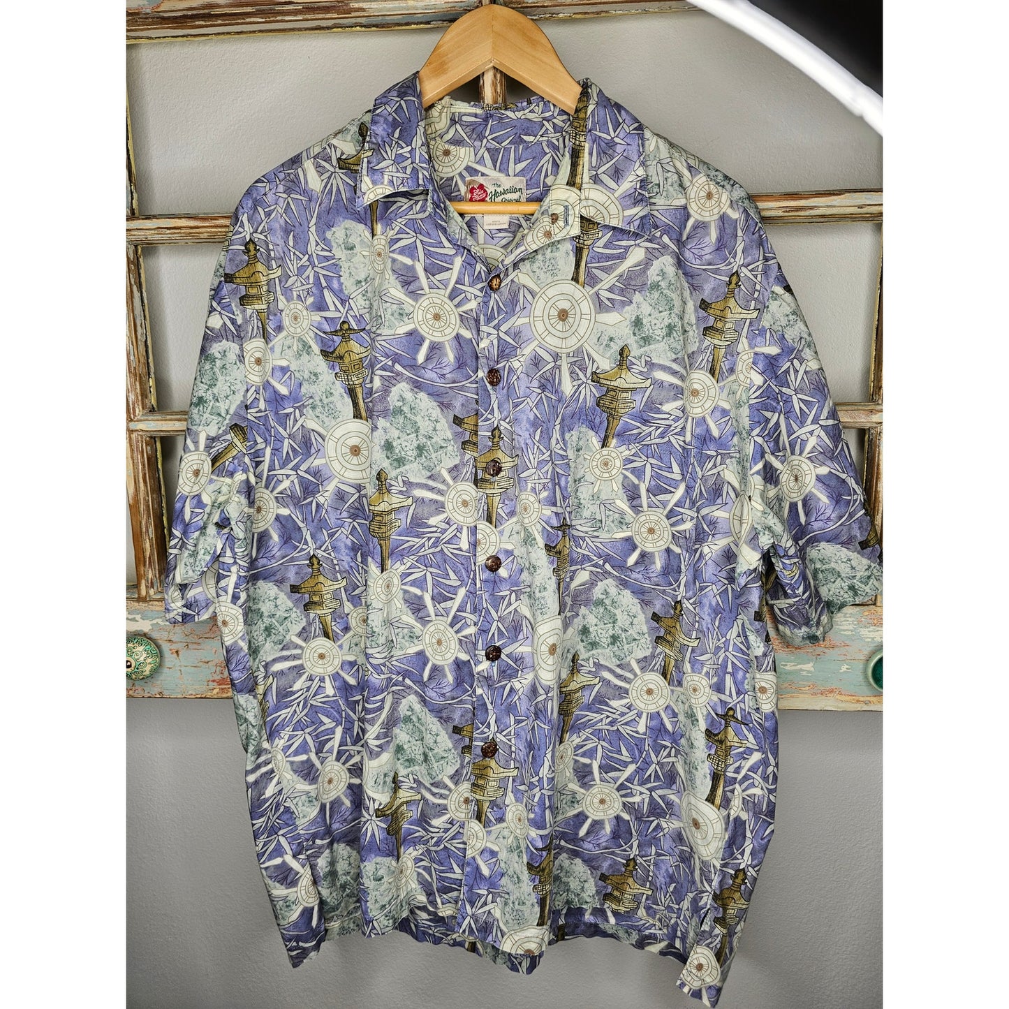 The Hawaiian Original Men's Button Up Shortsleeve Top Size XL
