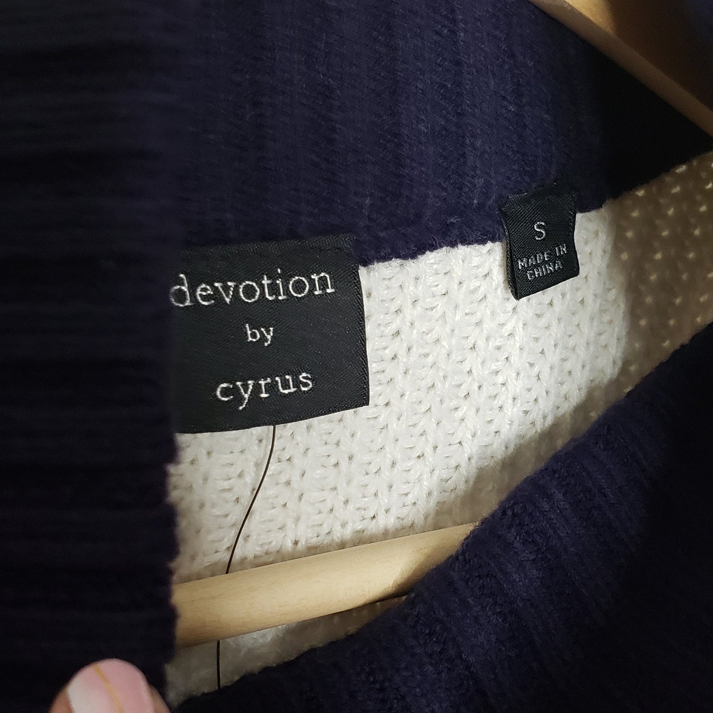 NWT Devotion By Cyrus oversized colorblock navy & white Sweater Size small