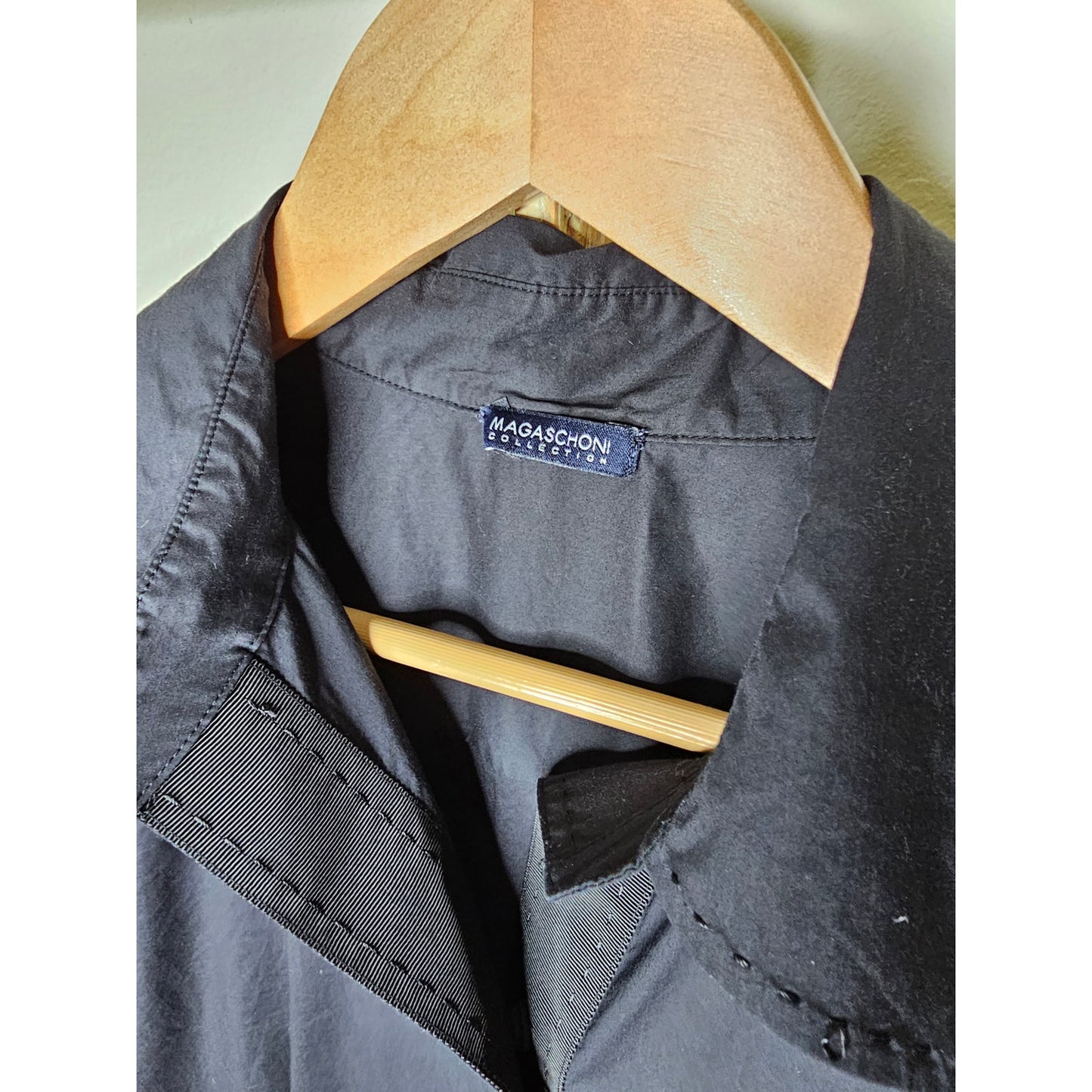 Magaschoni Black Snap up short sleeve blouse Ladies size Medium