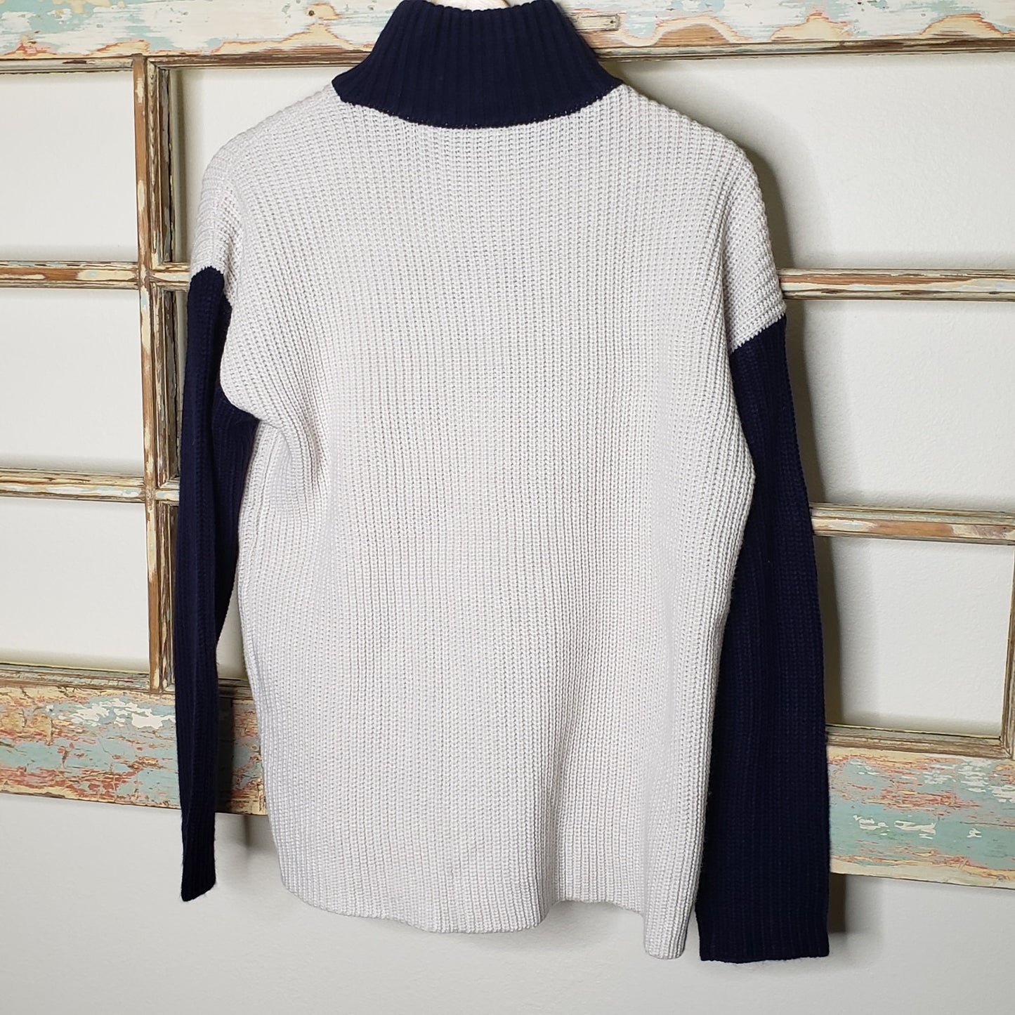 NWT Devotion By Cyrus oversized colorblock navy & white Sweater Size small