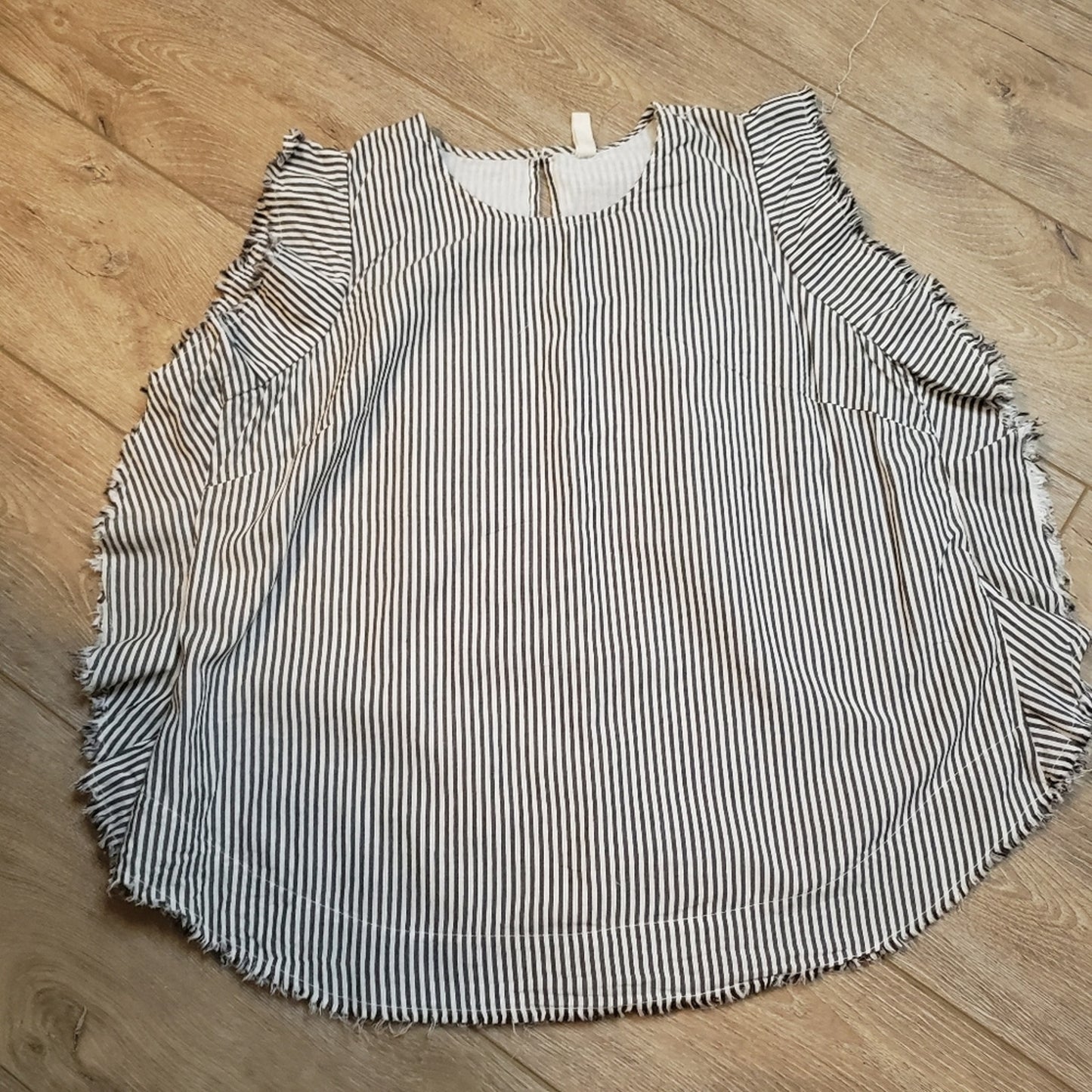 Elan ladies striped light weight top sz. Large