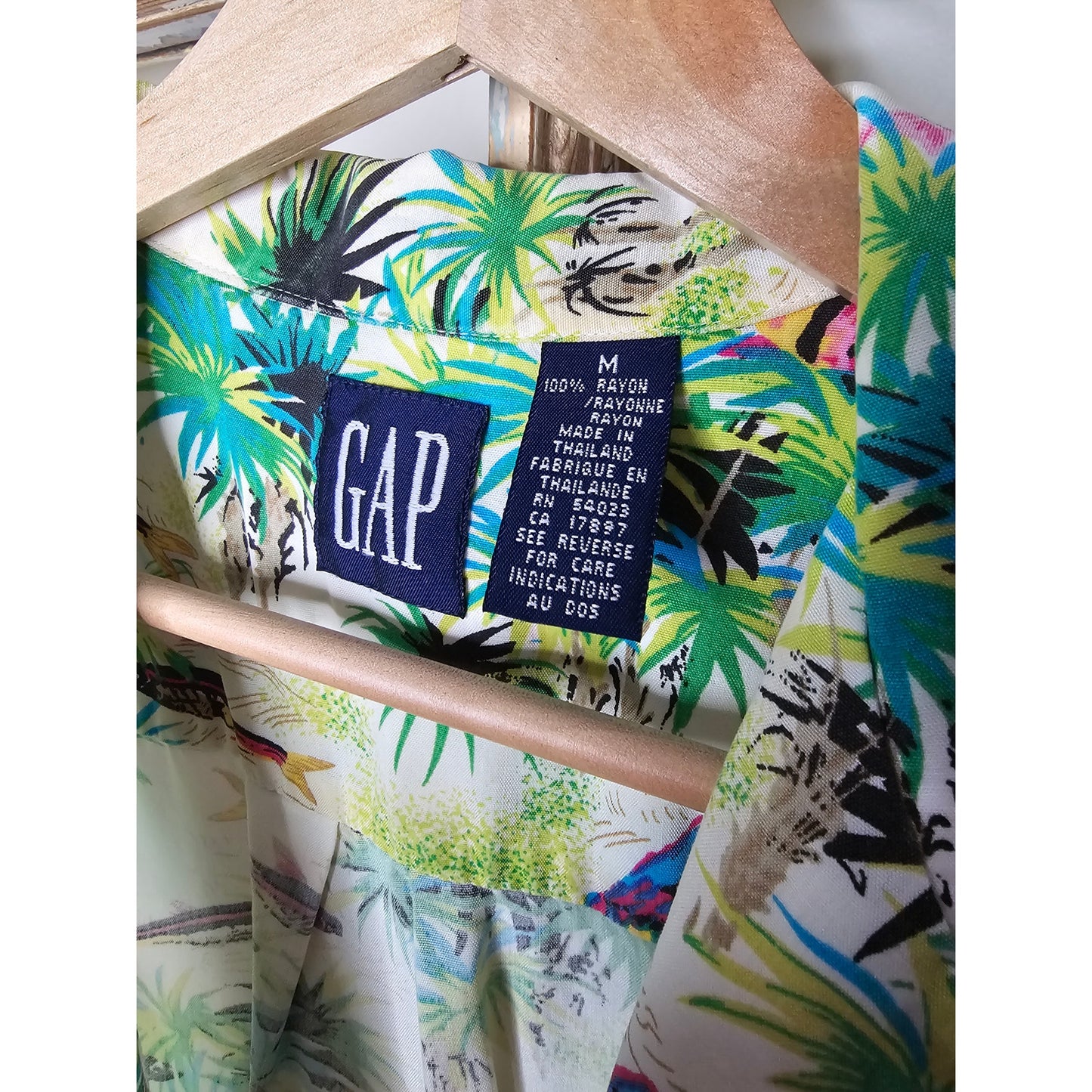 Vintage Gap Cropped Button-up Collared Tropical Top size Medium