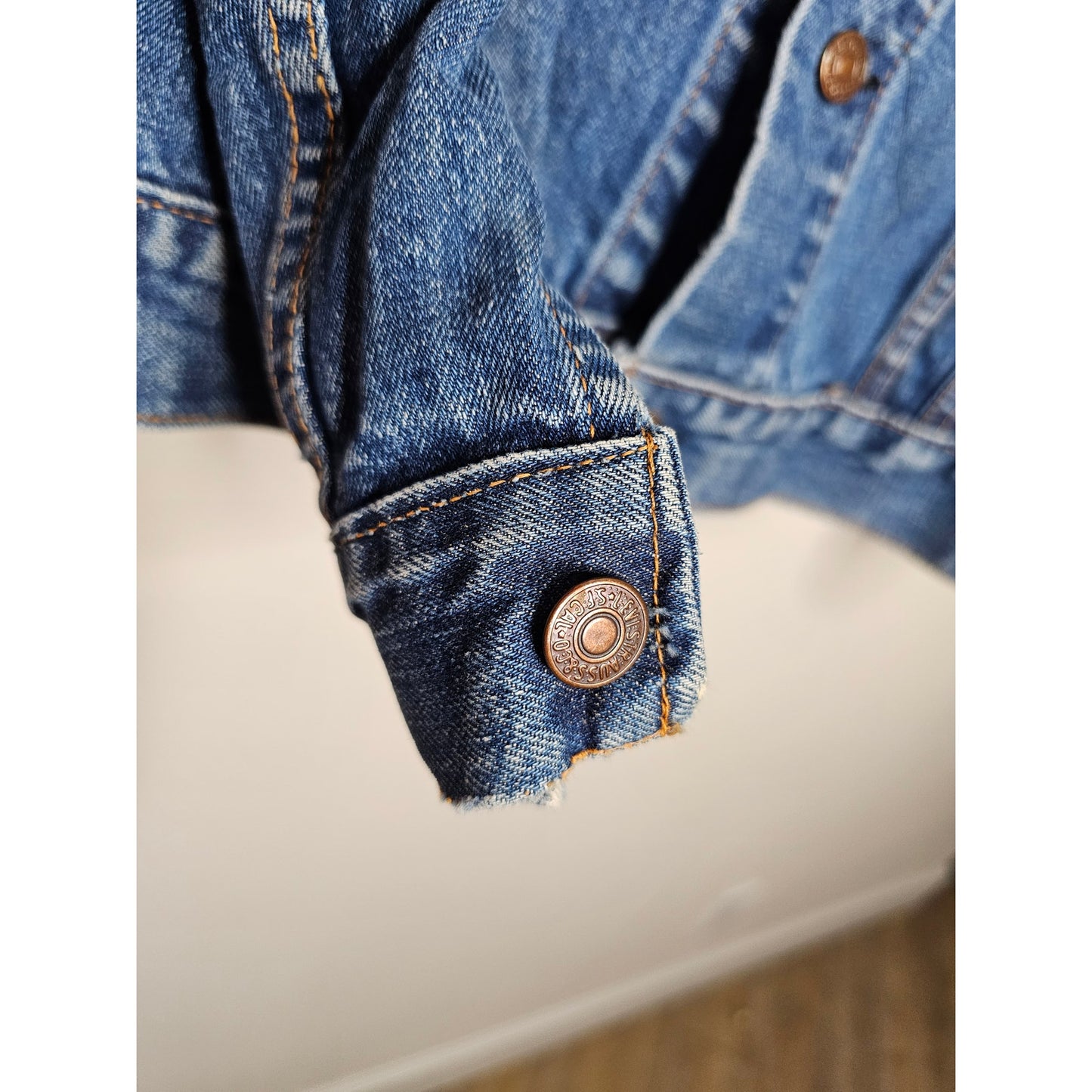 Vintage LEVIS Denim Jacket 1971 with embroidery Ladies size S/M