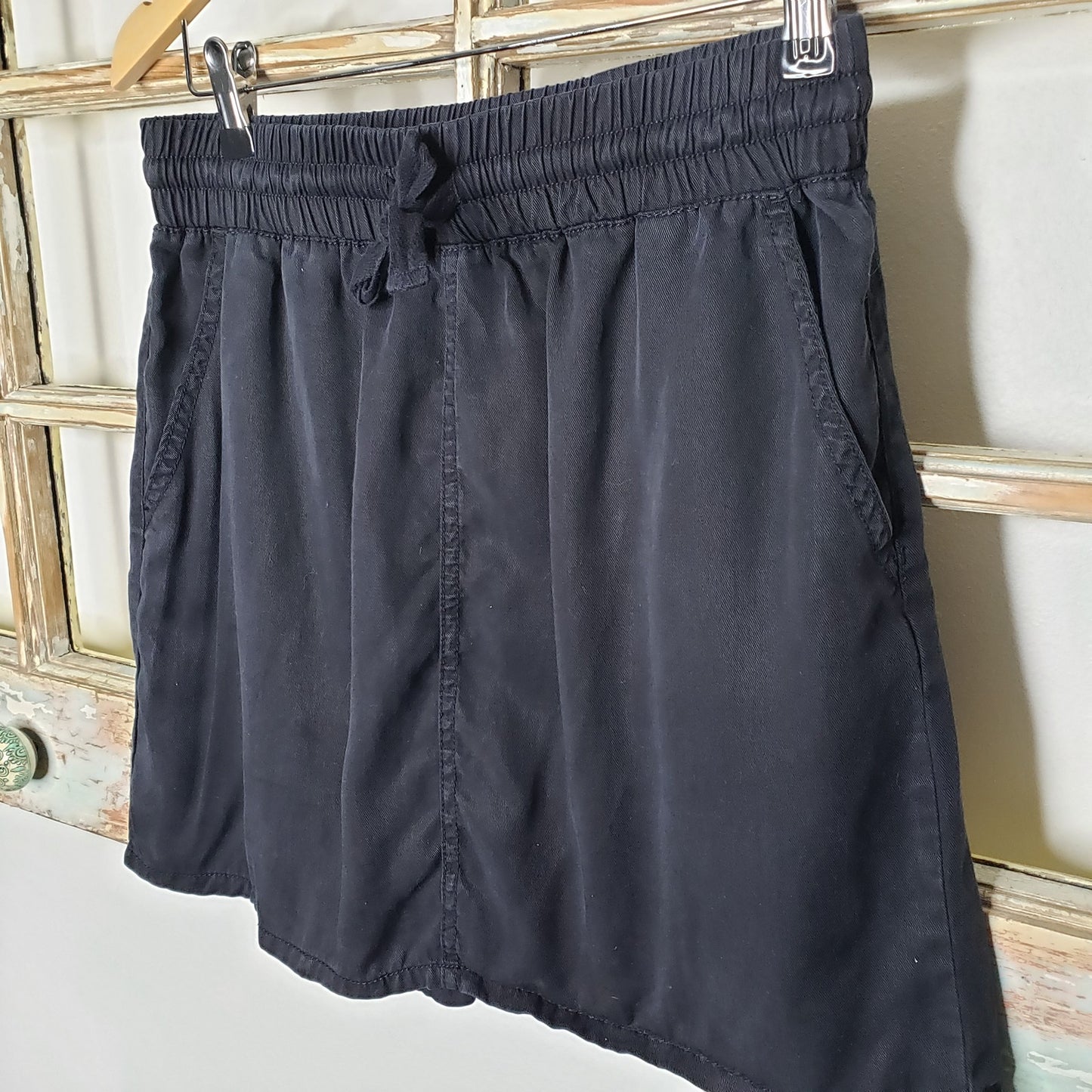 Tinseltown black elastic waist skirt size Medium