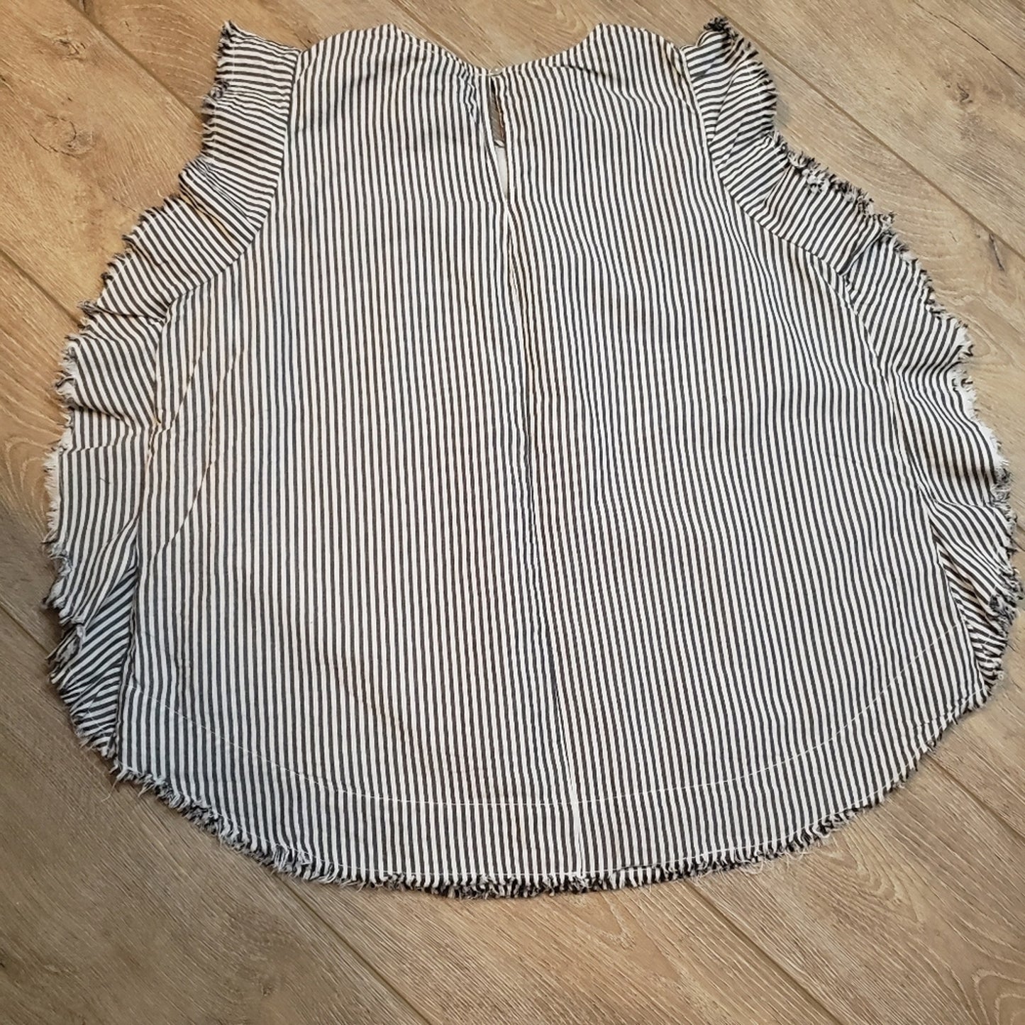 Elan ladies striped light weight top sz. Large
