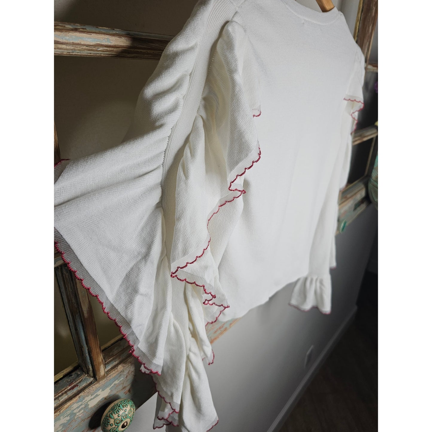 Club Monaco White Cropped Top Long ruffle sleeves Size Small