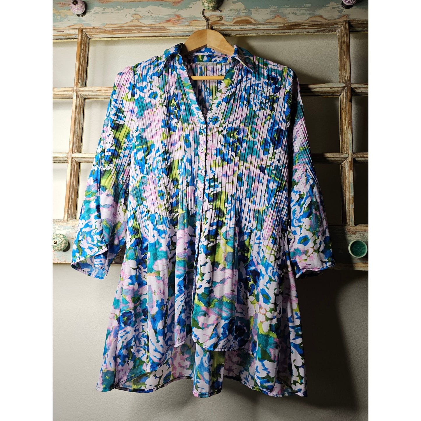 Vibrant Floral  Blouse Graduated Hemline Womens Size 1X