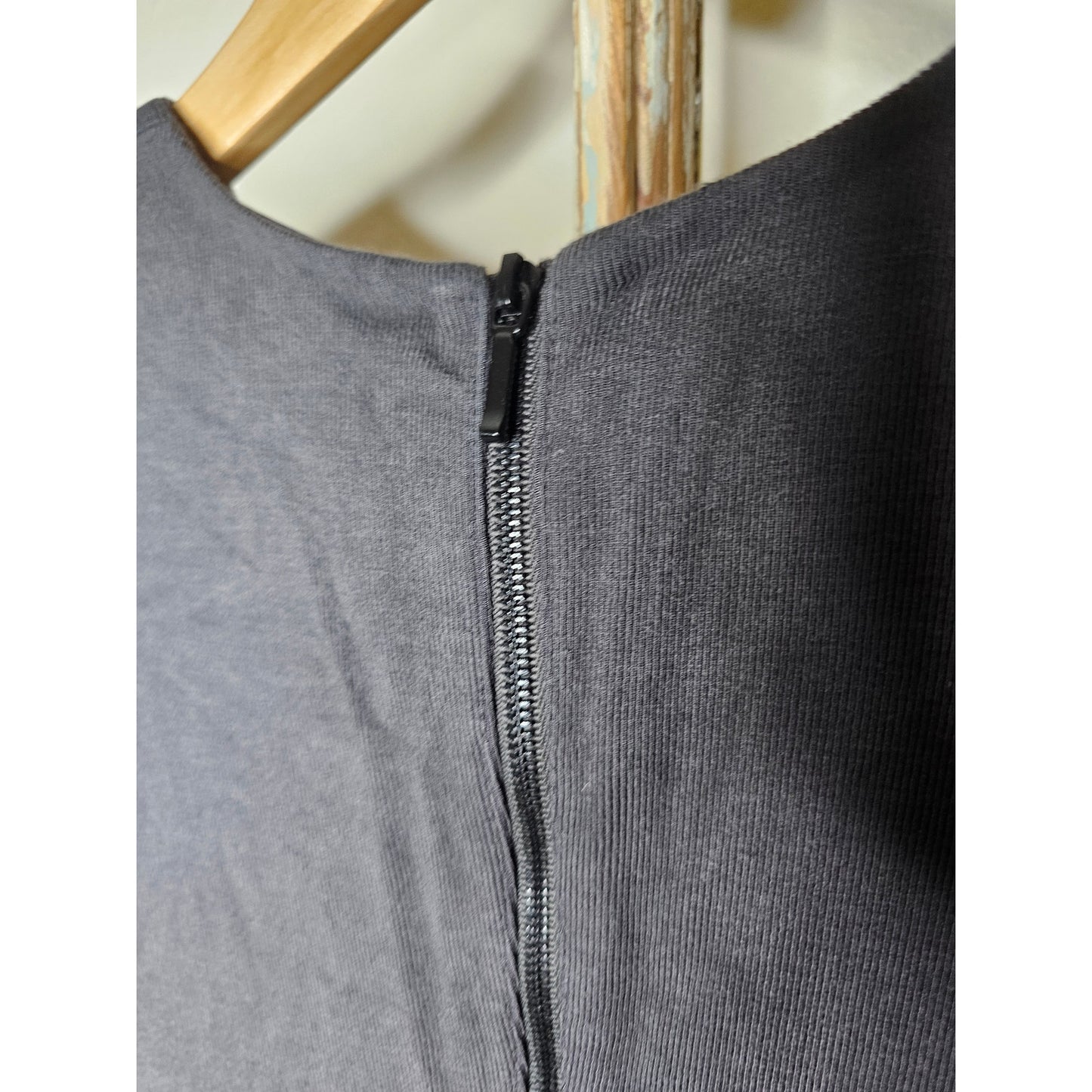 Vince Fine Gray Ribbed V-Neck Sleeveless Midi Dress Size Medium