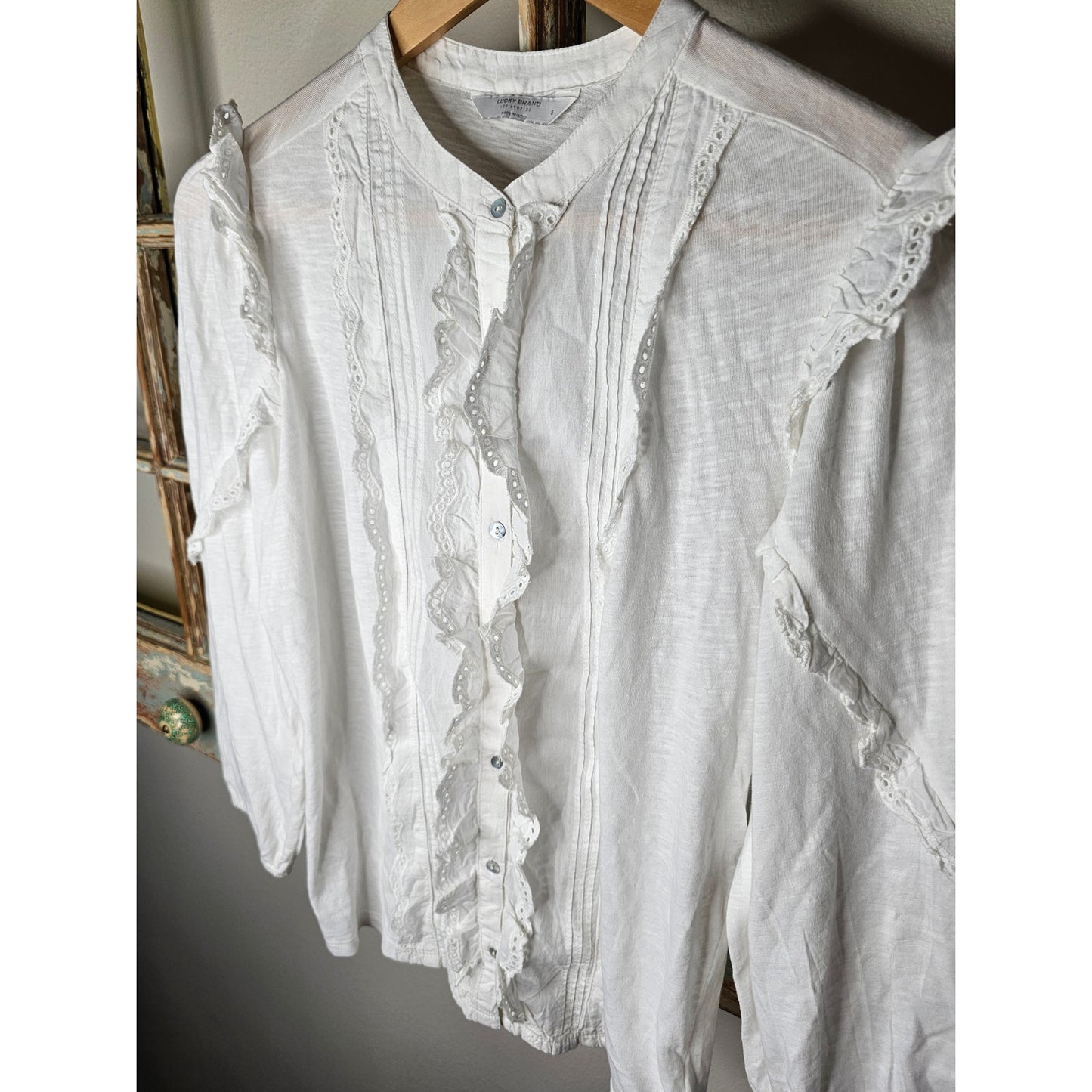 NWT Lucky Brand White Ruffle Button Front Top Ladies size Small