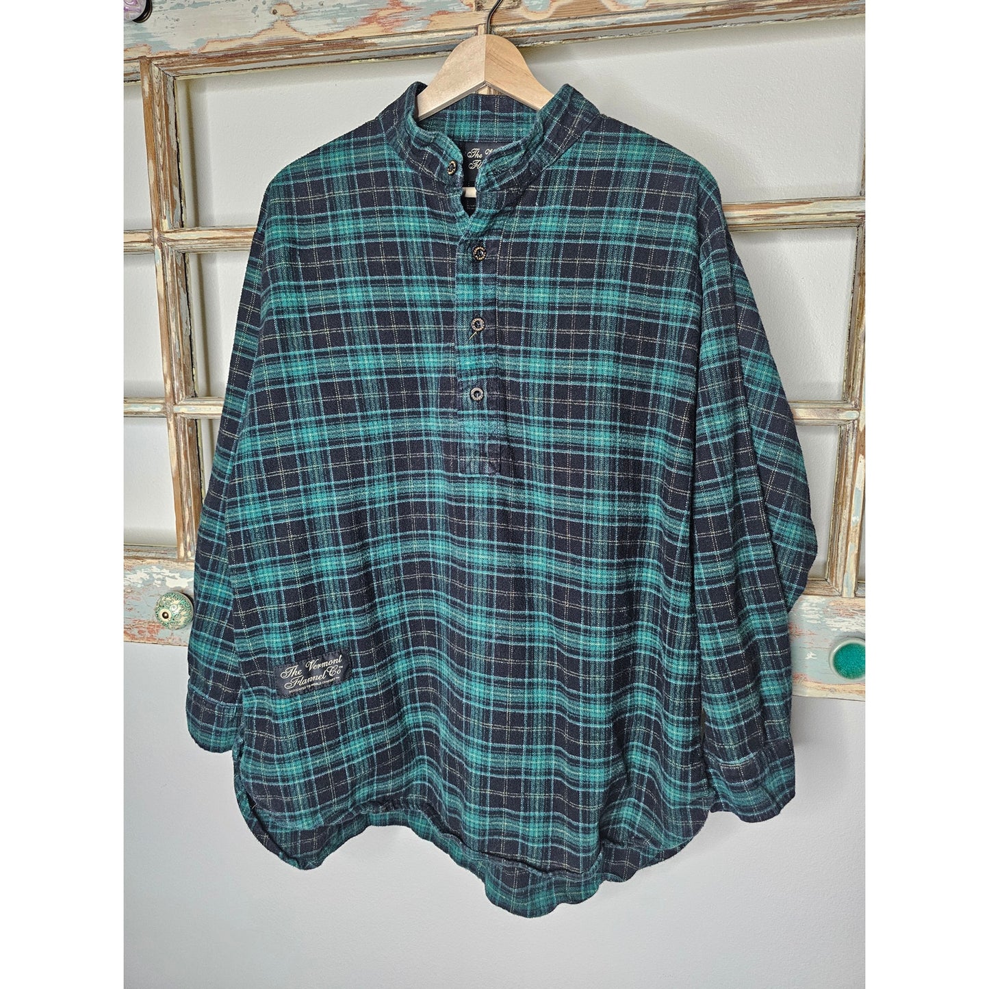Vermont Flannel Company Black/Turquoise Pullover Long Sleeve Size Small