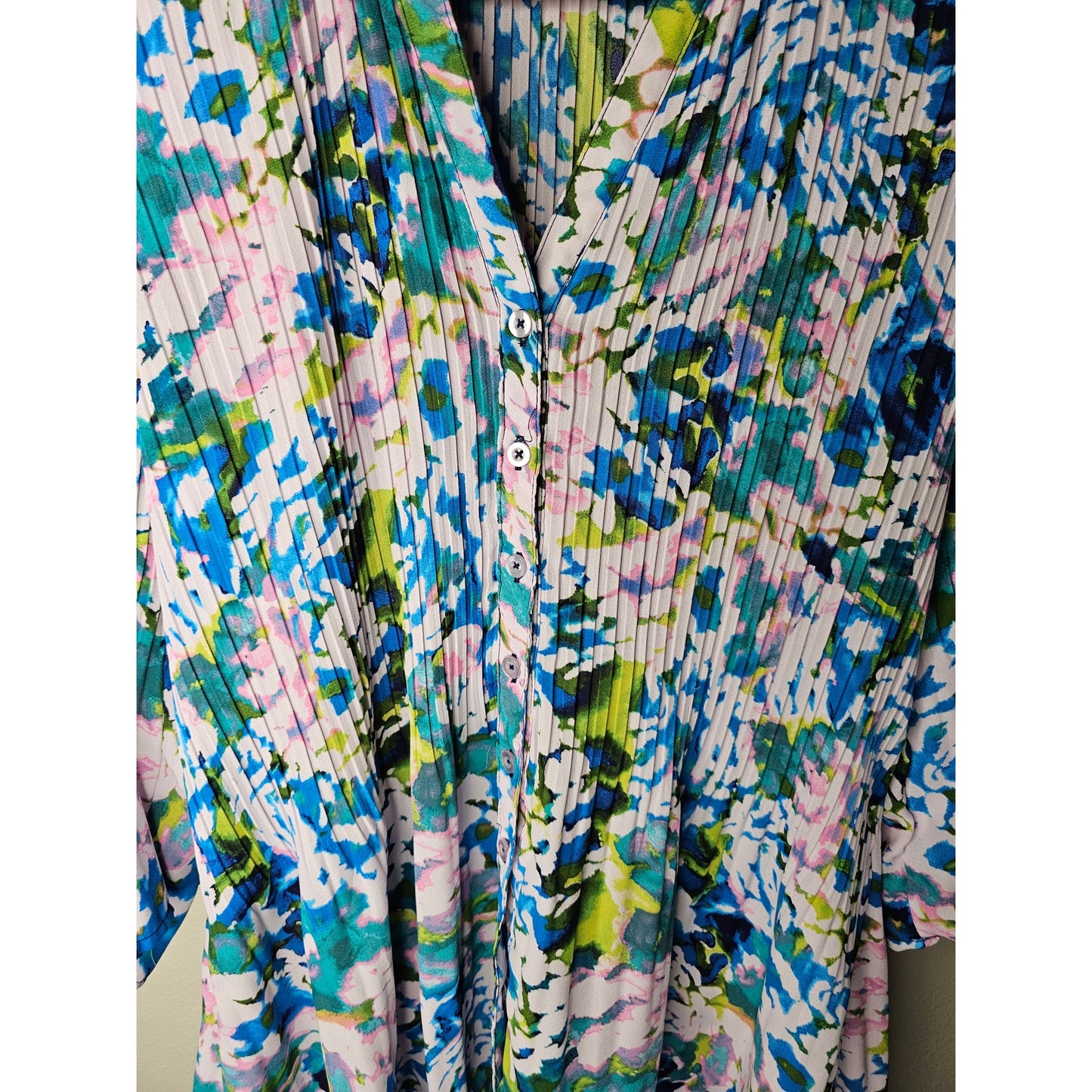 Vibrant Floral  Blouse Graduated Hemline Womens Size 1X