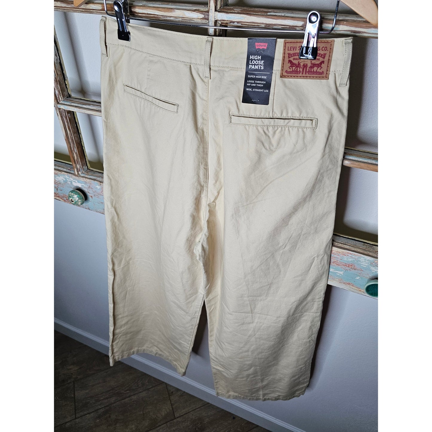 NWT Levi's High Rise Loose Wide Straight Leg Khaki's size 30
