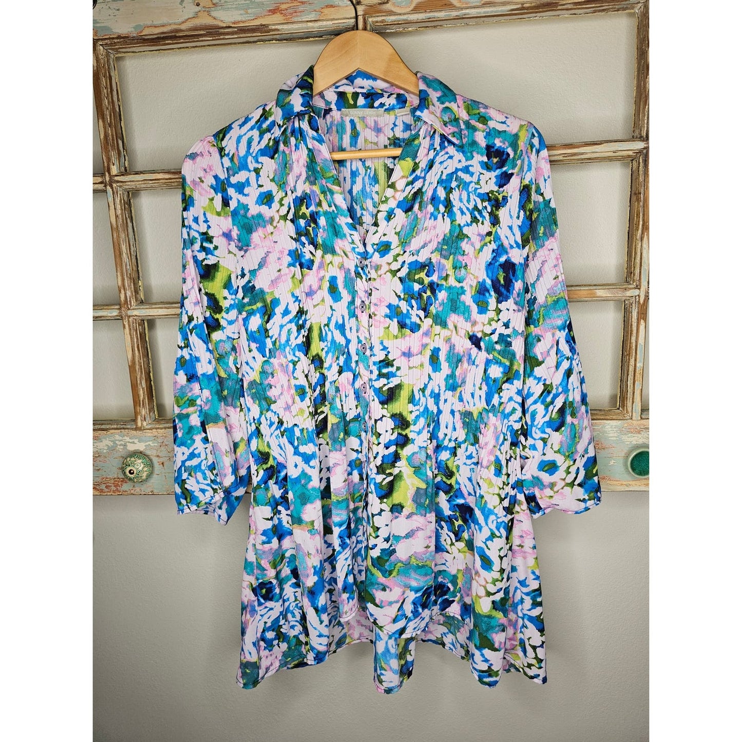 Vibrant Floral  Blouse Graduated Hemline Womens Size 1X