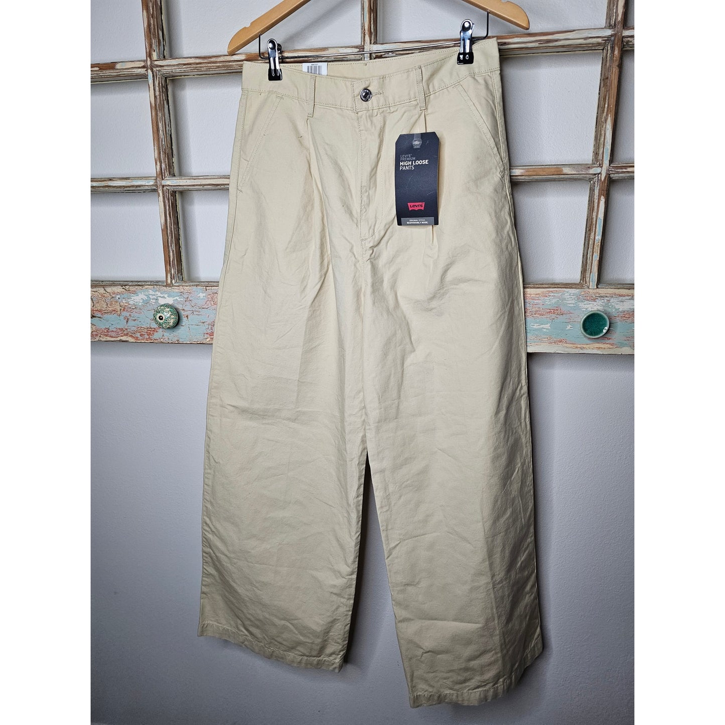 NWT Levi's High Rise Loose Wide Straight Leg Khaki's size 30
