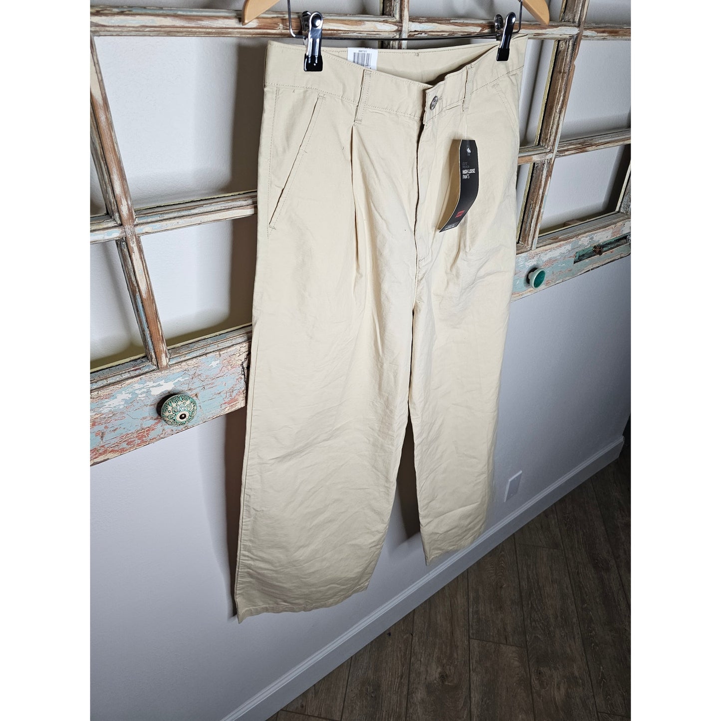 NWT Levi's High Rise Loose Wide Straight Leg Khaki's size 30