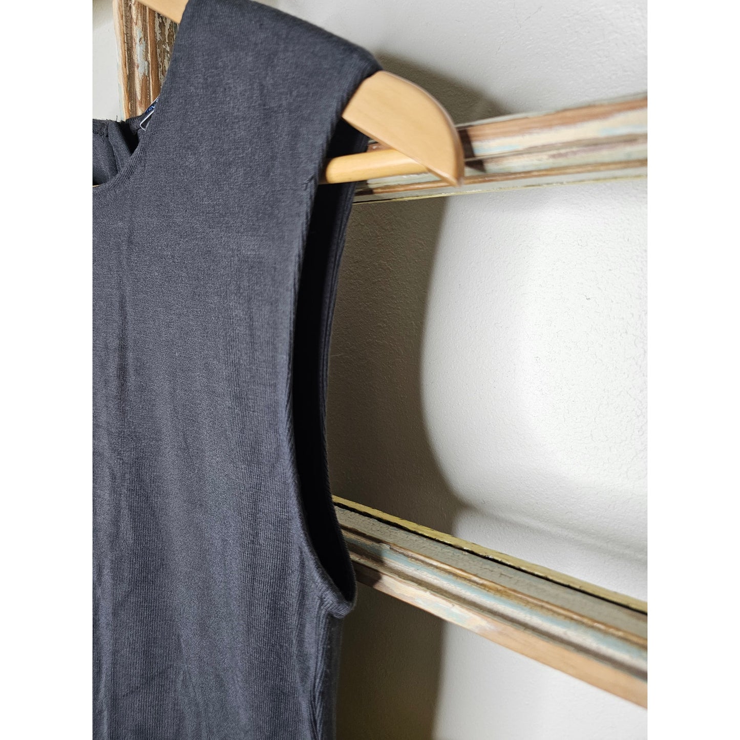 Vince Fine Gray Ribbed V-Neck Sleeveless Midi Dress Size Medium