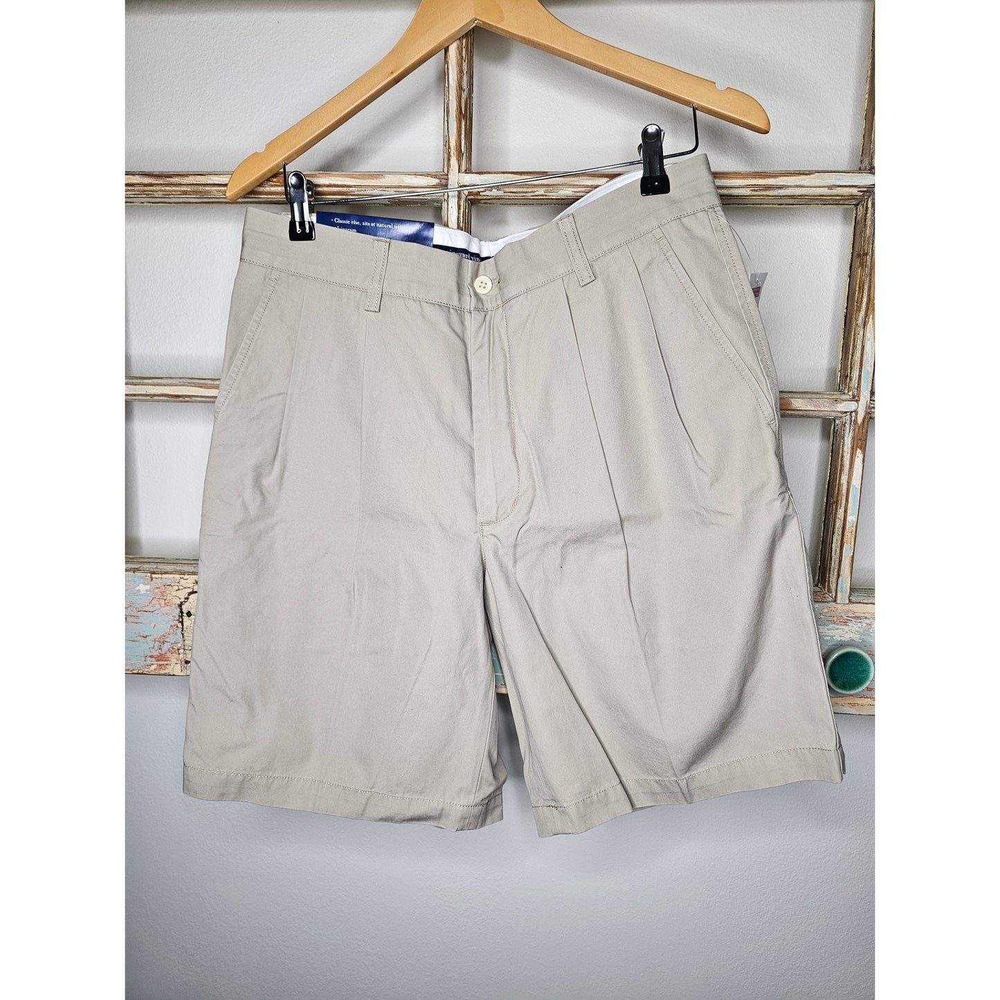 NWT Vineyard Vines Khaki Classic Fit Mens Shorts Size 33