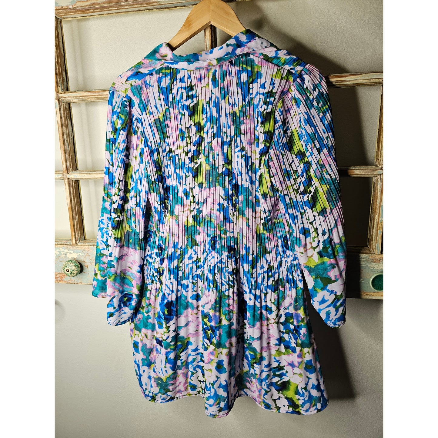 Vibrant Floral  Blouse Graduated Hemline Womens Size 1X