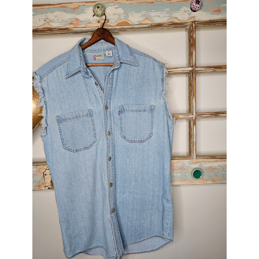 Levis Oversized Denim Sleeveless Shirt in Ladies Size Medium