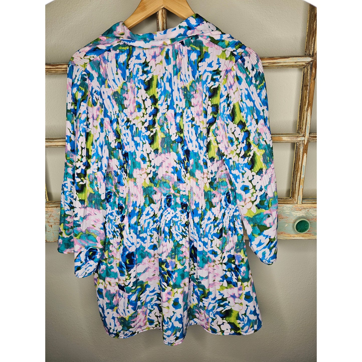 Vibrant Floral  Blouse Graduated Hemline Womens Size 1X