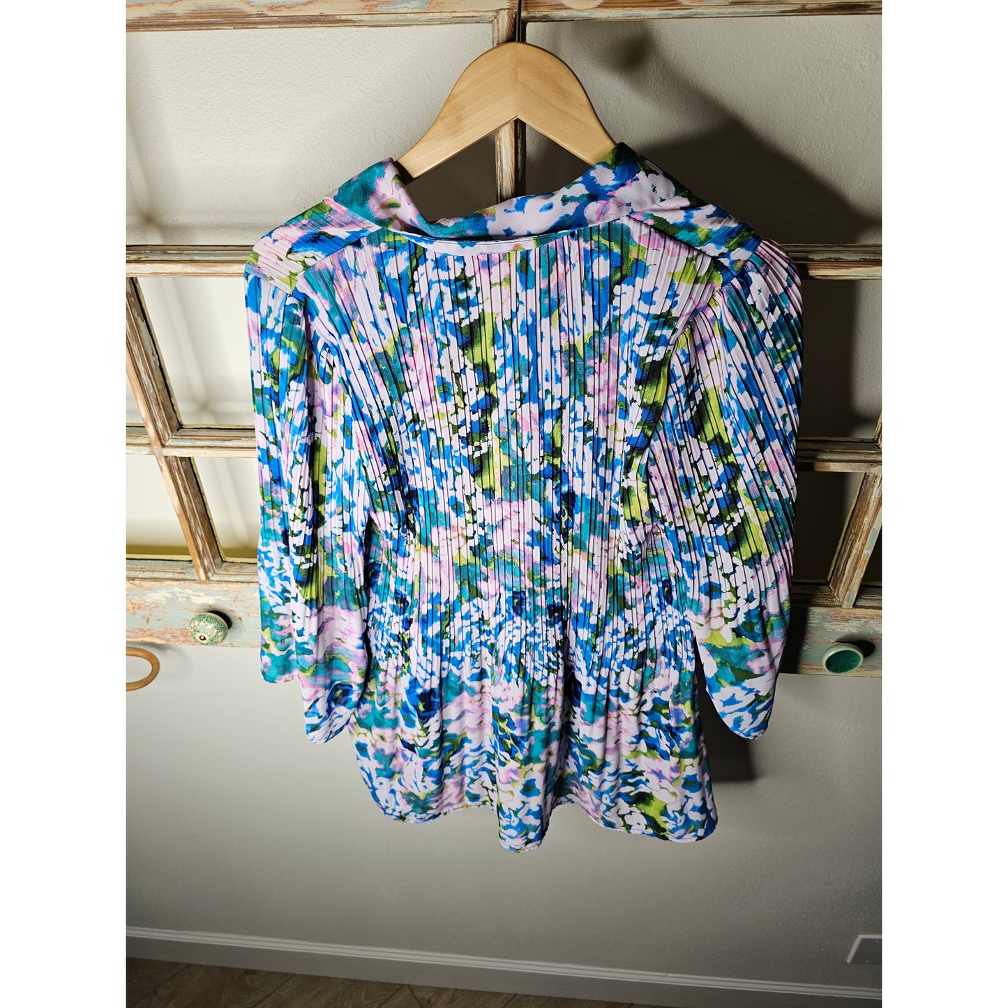 Vibrant Floral  Blouse Graduated Hemline Womens Size 1X