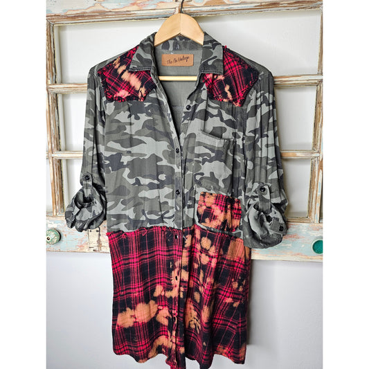 A Nu Vintage Camo Flannel Tunic style Button/Snap Up Shirt ladies Small