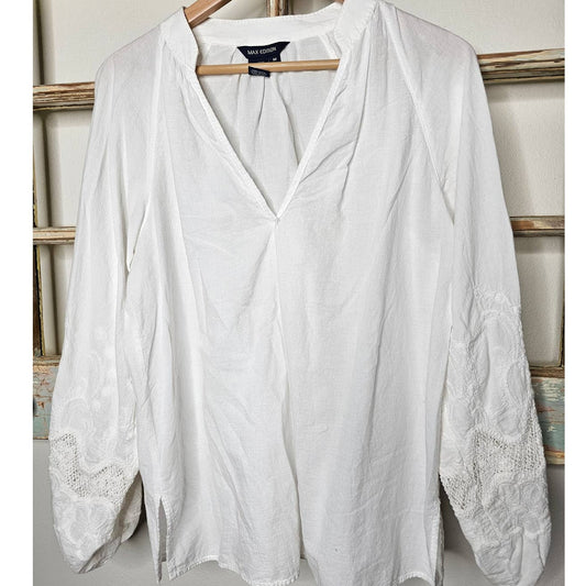 Max Edition White V-neck pullover embroidered ladies Medium blouse