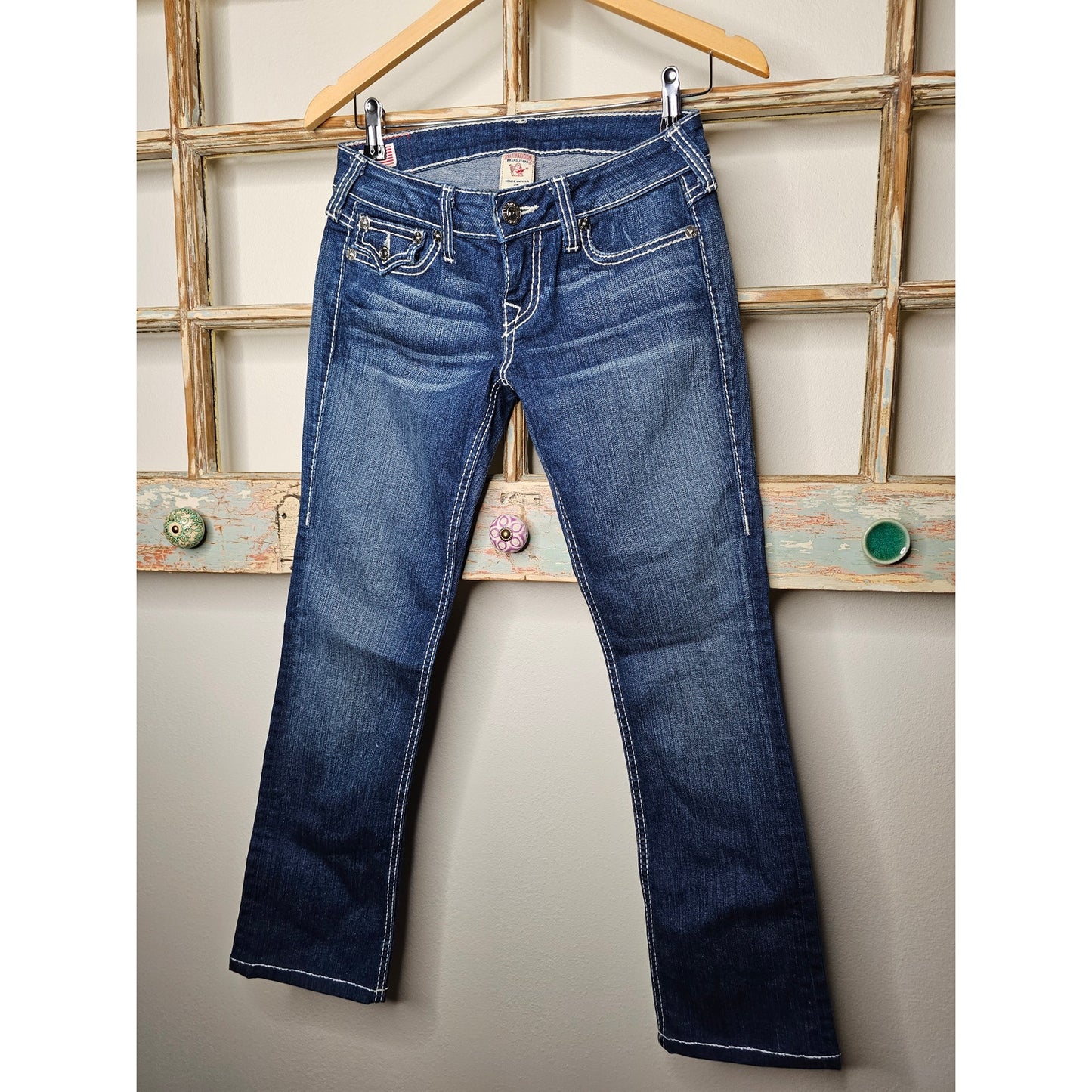 Low Rise True Religion Medium Wash Straight Leg Ladies 26 jeans.