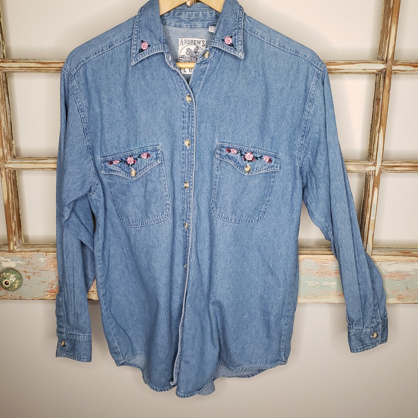 Vintage Andrews Blues Denim floral embroidered button down shirt ladies medium