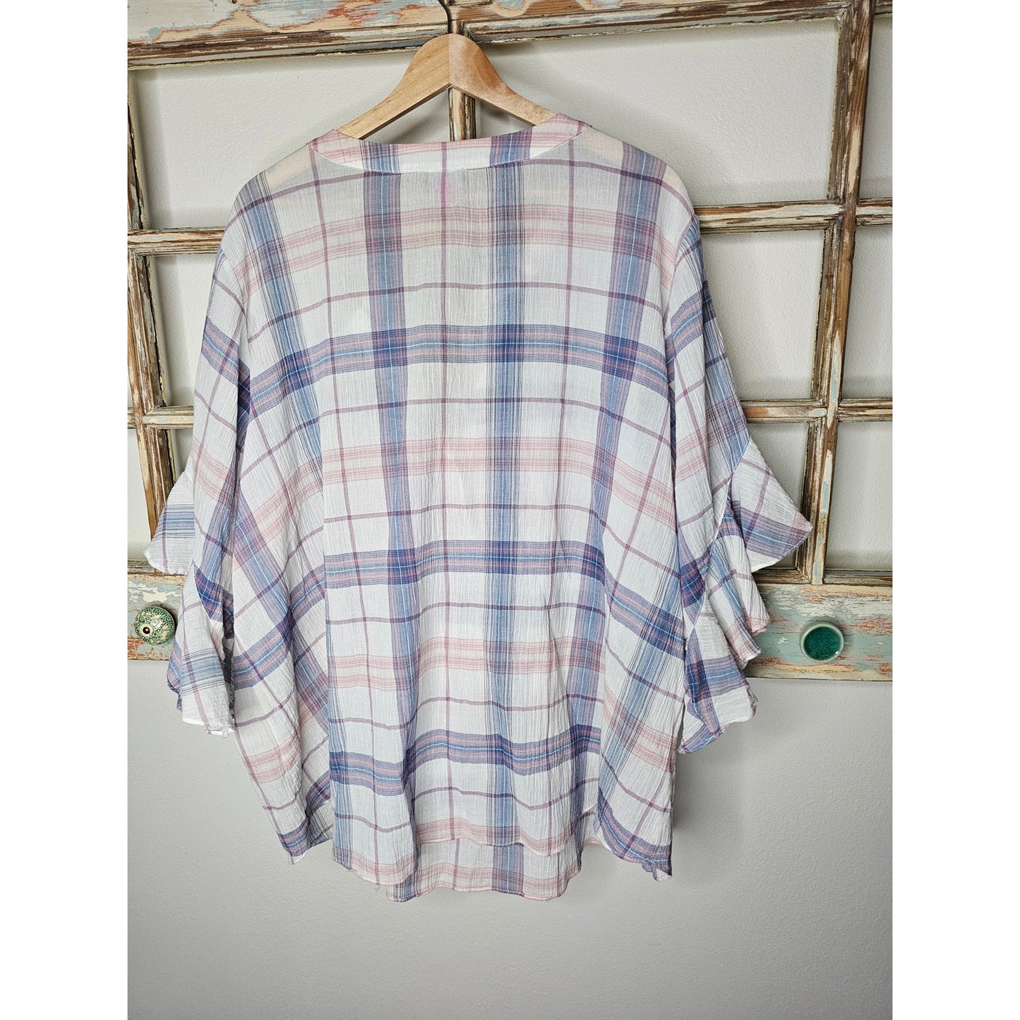 Vince Camuto Plaid ruffle sleeve and 1/2 button lightweight top size 3X