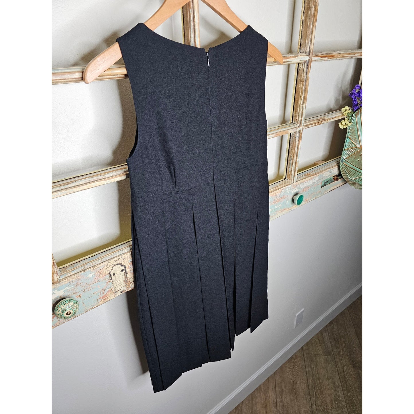 CABI BLACK EMPIRE WAIST BLACK SLEEVELESS DRESS SIZE 4