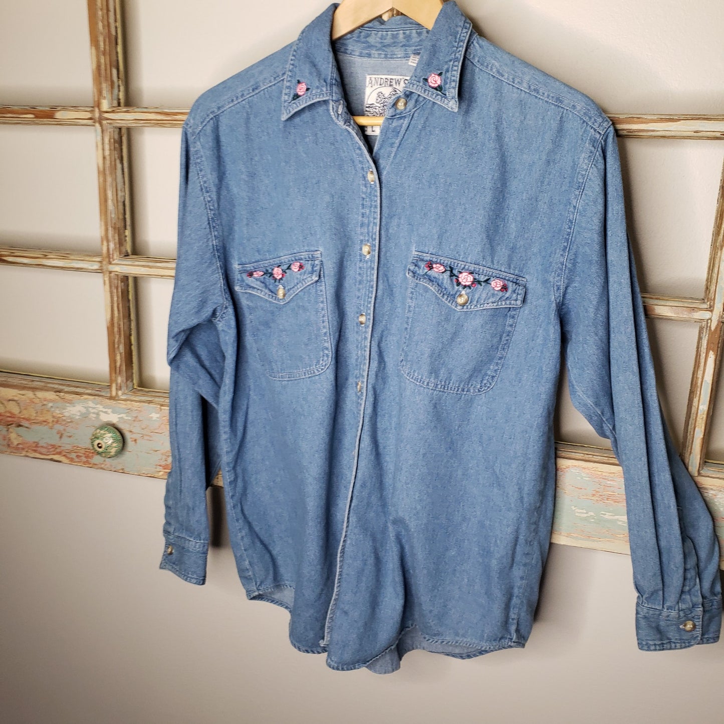 Vintage Andrews Blues Denim floral embroidered button down shirt ladies medium