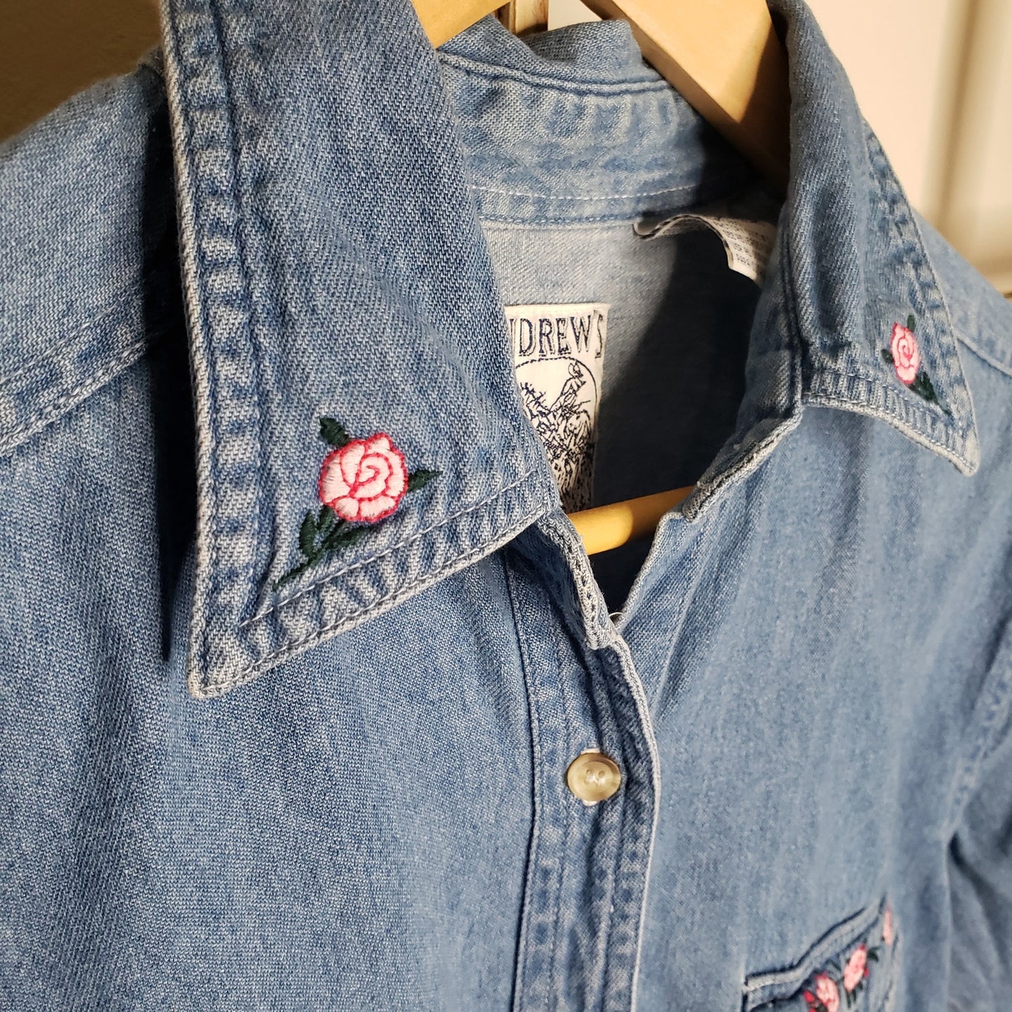 Vintage Andrews Blues Denim floral embroidered button down shirt ladies medium