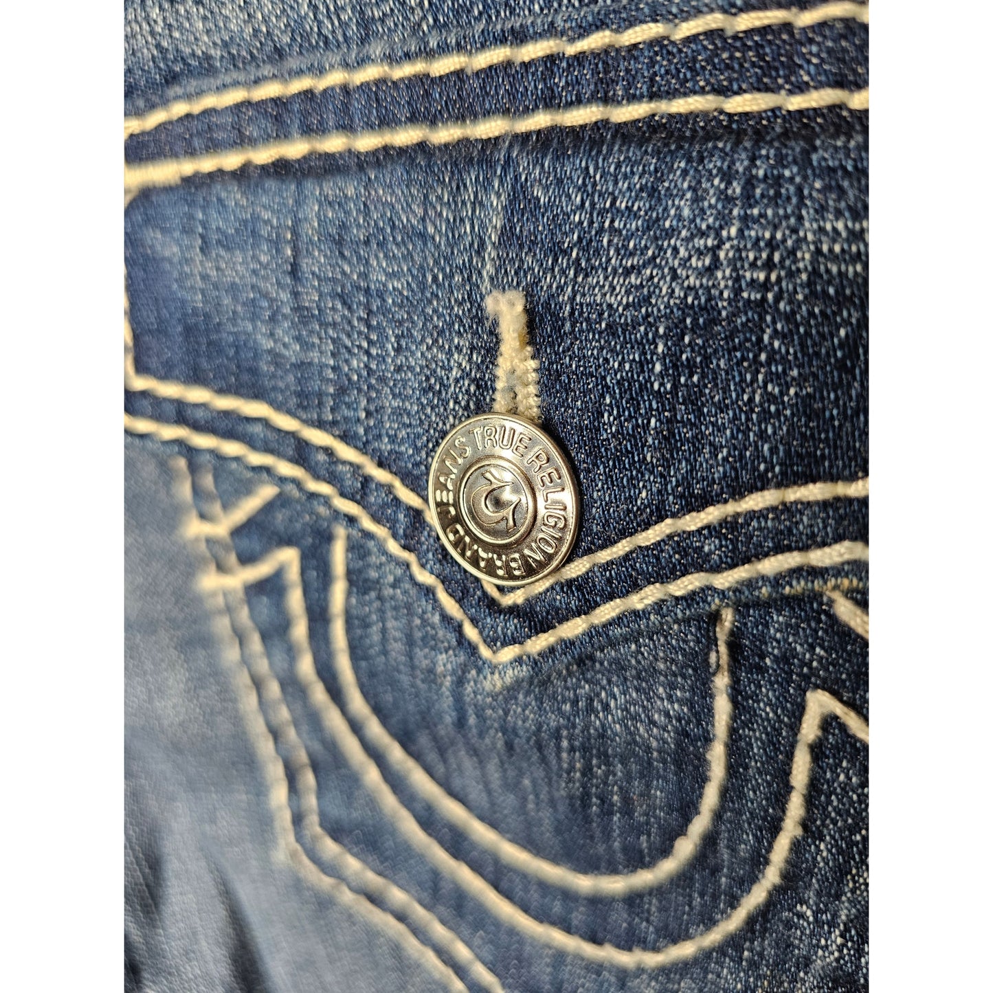 Low Rise True Religion Medium Wash Straight Leg Ladies 26 jeans.