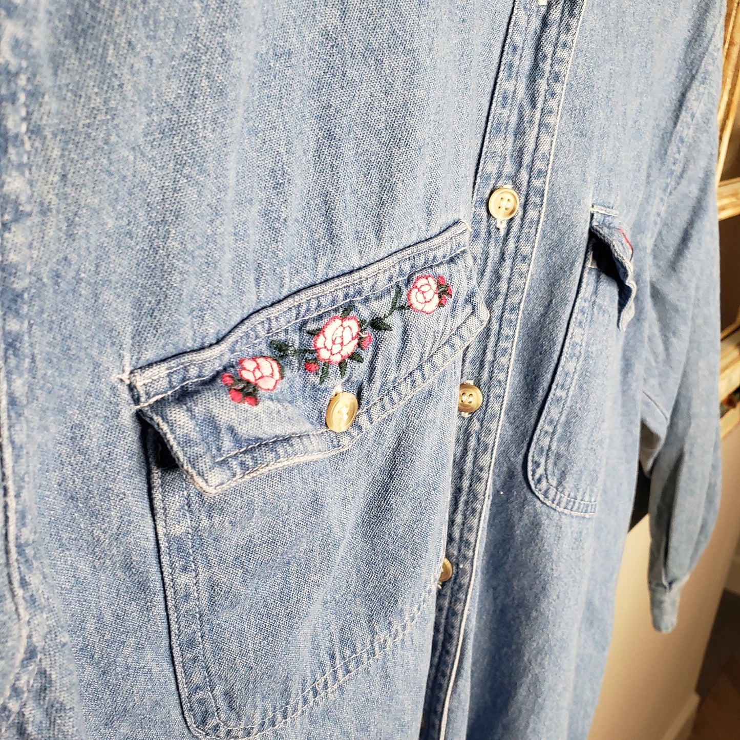 Vintage Andrews Blues Denim floral embroidered button down shirt ladies medium