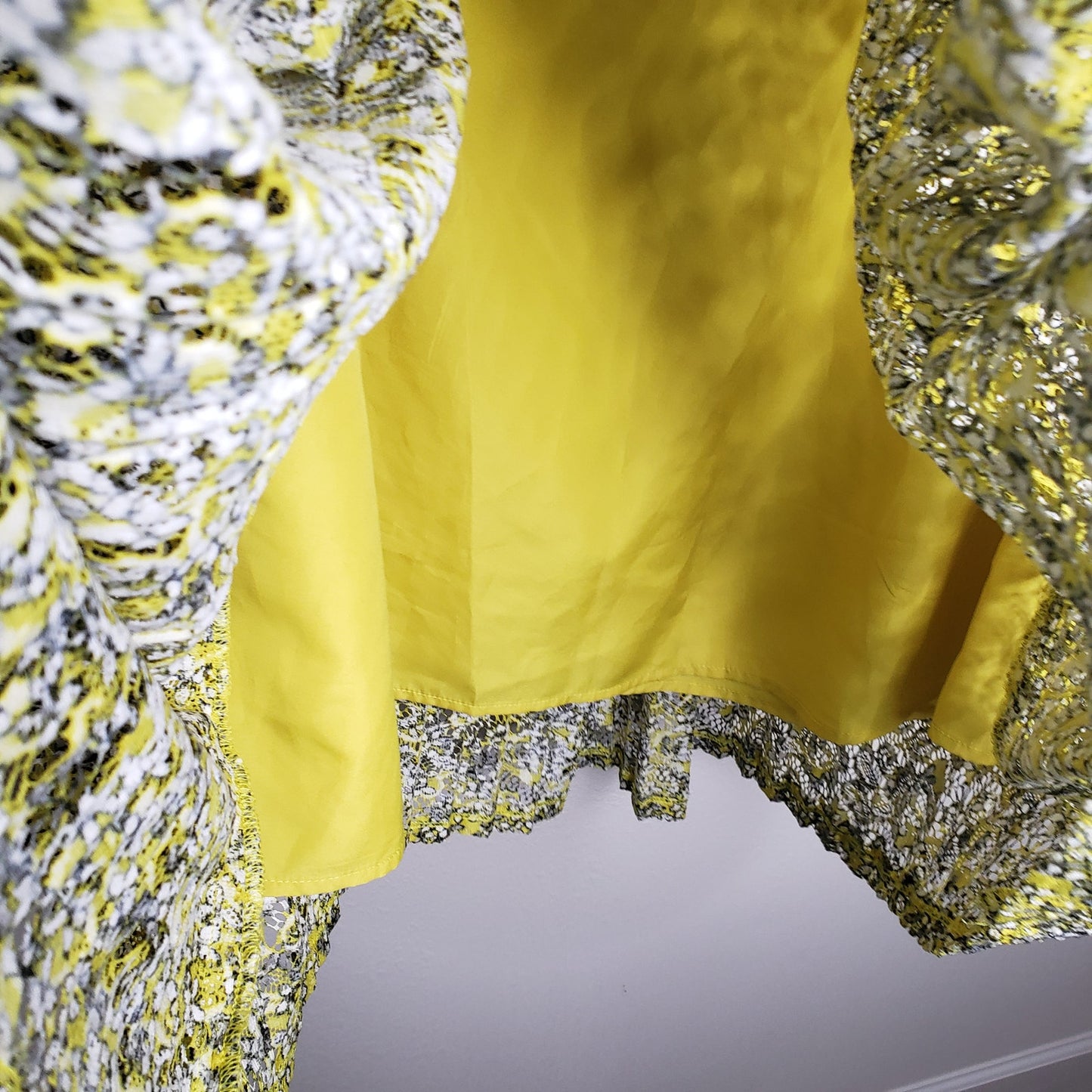 NWT Who What Wear Pleated lined Midi skirt yellow floral eyelet lace size 4