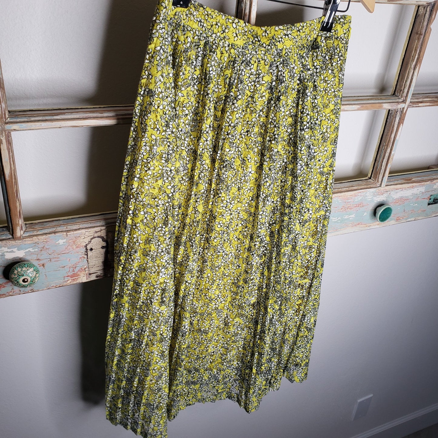 NWT Who What Wear Pleated lined Midi skirt yellow floral eyelet lace size 4