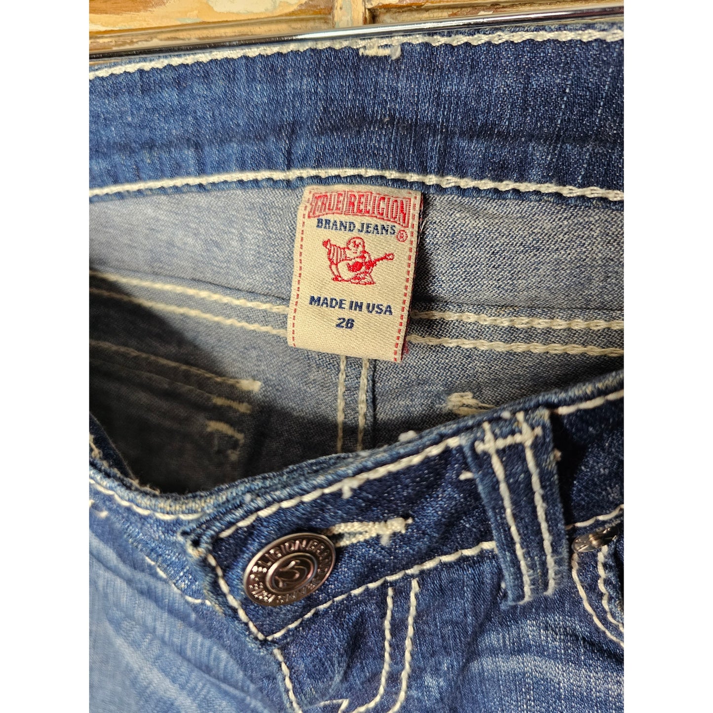 Low Rise True Religion Medium Wash Straight Leg Ladies 26 jeans.